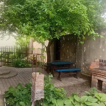 Vishnevyj Pereulok 15 아파트 오데사
